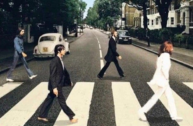 Abbey Road, COVID-19 remix, Brain Magazine - Quatre garçons avec des attestations.